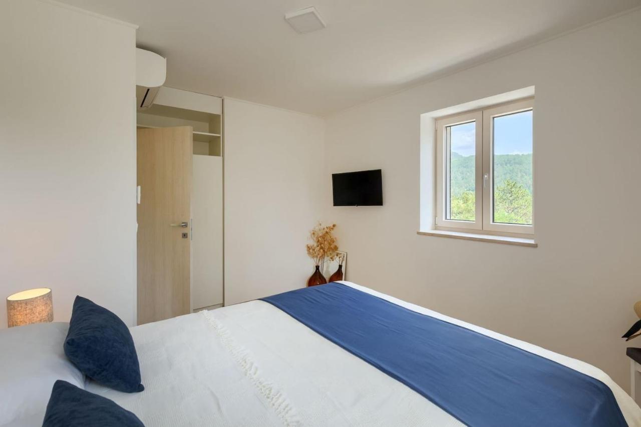 Rustic Casa Mavretici With Pool In Motovun Vila