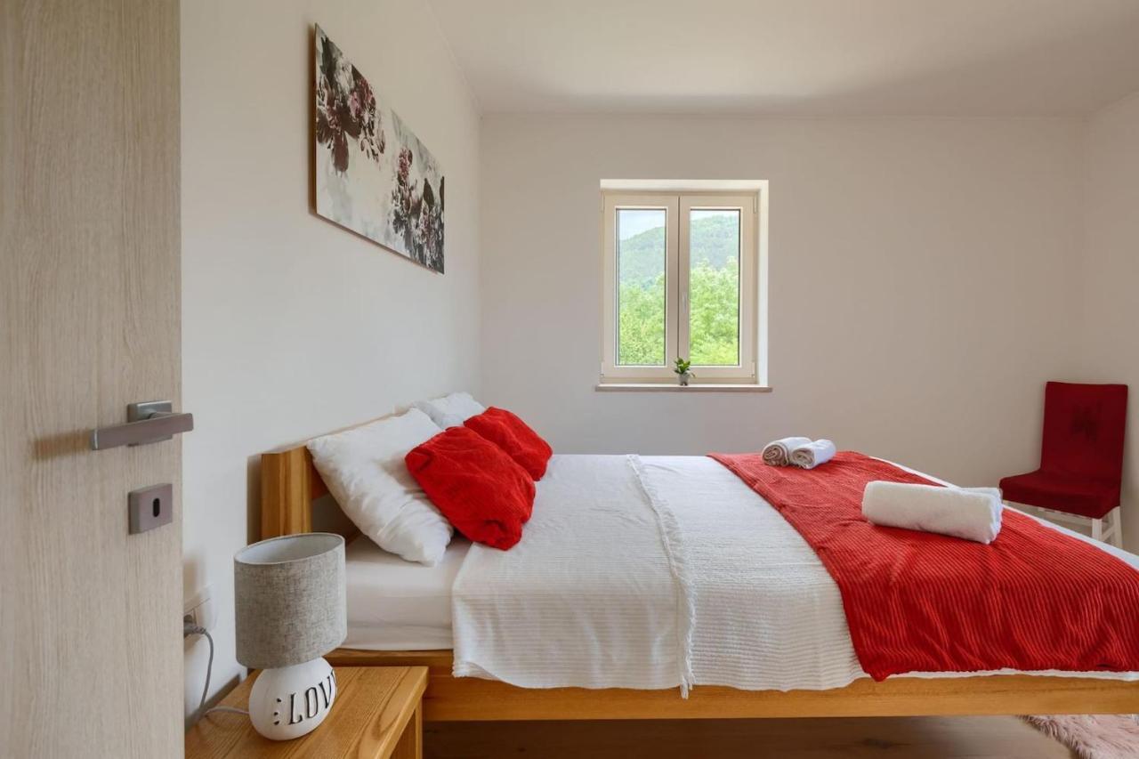 Villa Rustic Casa Mavretici With Pool In Motovun