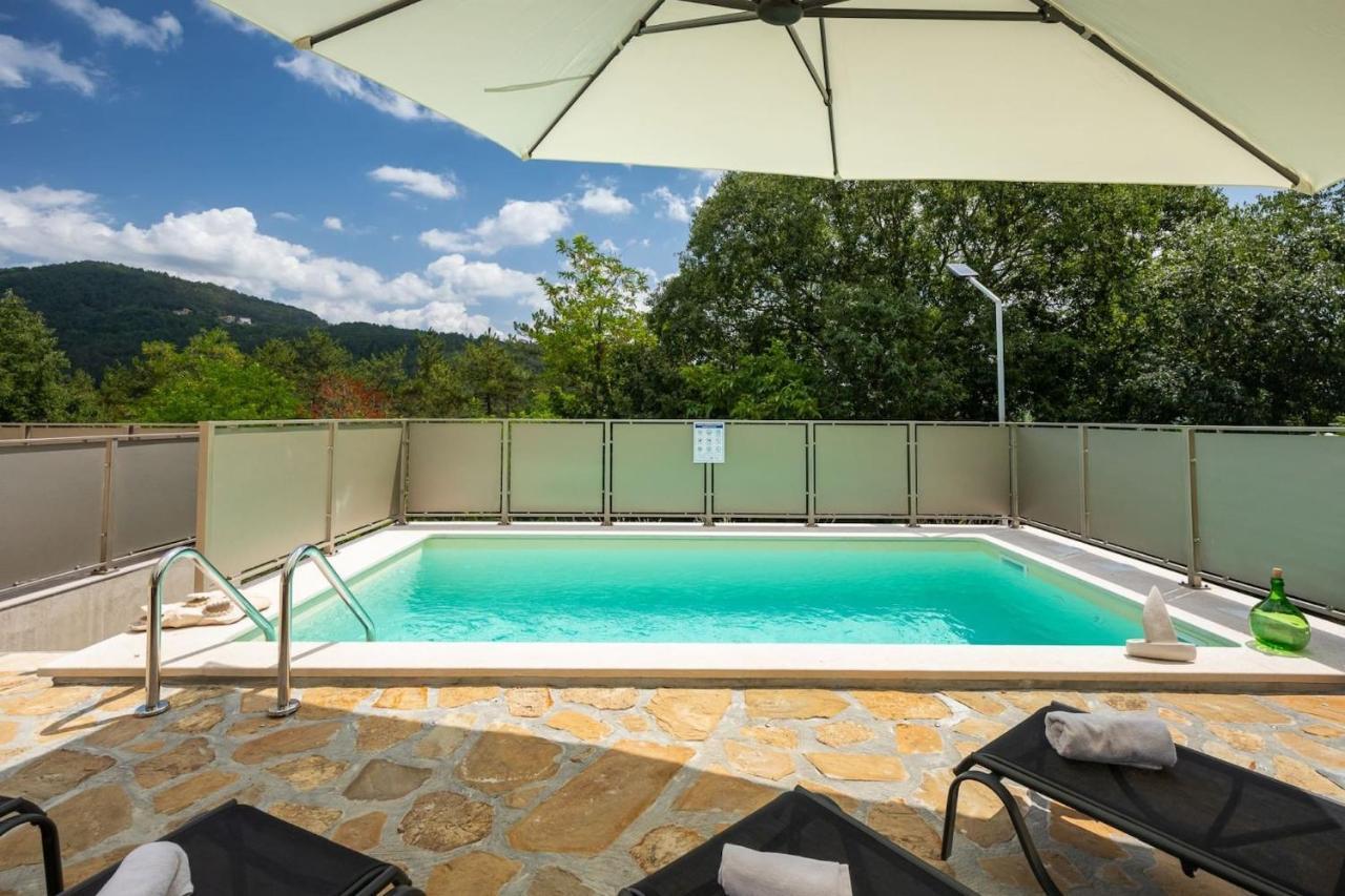 Villa Rustic Casa Mavretici With Pool In Motovun Livade