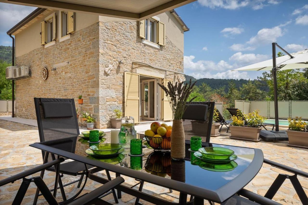 Villa Rustic Casa Mavretici With Pool In Motovun Livade