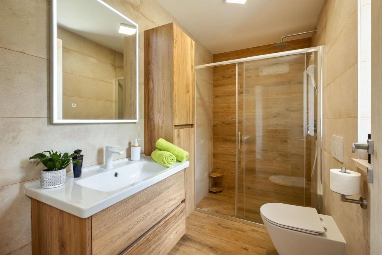 Villa Rustic Casa Mavretici With Pool In Motovun *